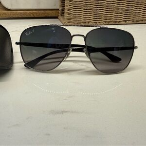 Gorgeous Ray-Ban Black Gradient Lens Polarized Sunglasses 😎
